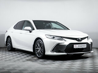 2021 Toyota Camry VIII (XV70) Рестайлинг, белый, 3450000 рублей, вид 3