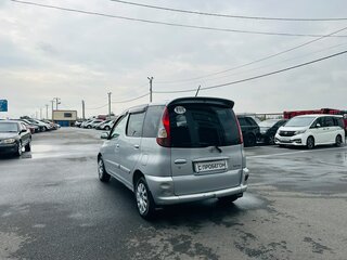 2003 Toyota FunCargo, серый, 559000 рублей, вид 4