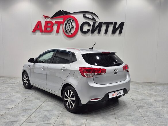2017 Kia Rio III Рестайлинг, серебристый, 820000 рублей - вид 5