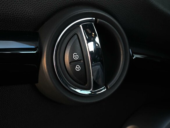 2016 Mini Hatch Cooper S III (F55/F56), серый, 1780000 рублей - вид 19