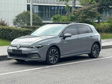 2022 Volkswagen Golf VIII, серый, 1680000 рублей, вид 1