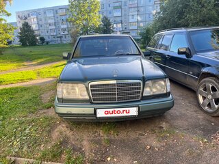 1994 Mercedes-Benz E-Класс 220 I (W124), зелёный, 320000 рублей, вид 2