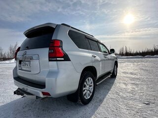 2018 Toyota Land Cruiser Prado 150 Series Рестайлинг 2, серебристый, 5800000 рублей, вид 5