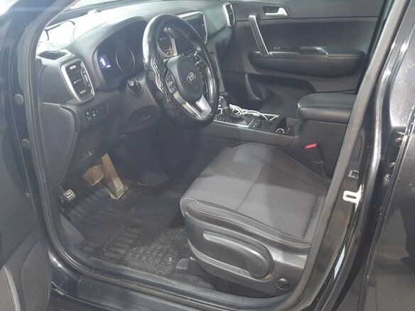 2018 Kia Sportage IV Рестайлинг, чёрный, 1850000 рублей - вид 5