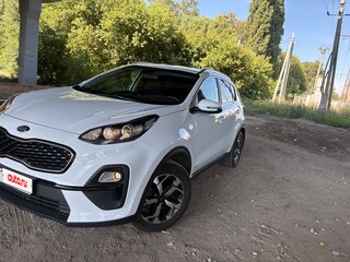 2021 Kia Sportage IV Рестайлинг, белый, 2450000 рублей, вид 1