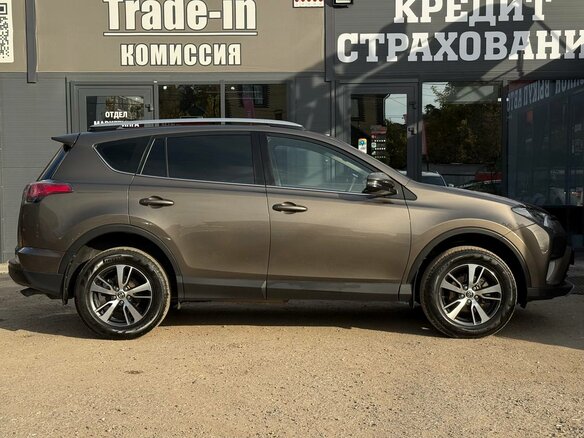 2017 Toyota RAV4 IV (XA40) Рестайлинг, коричневый - вид 9