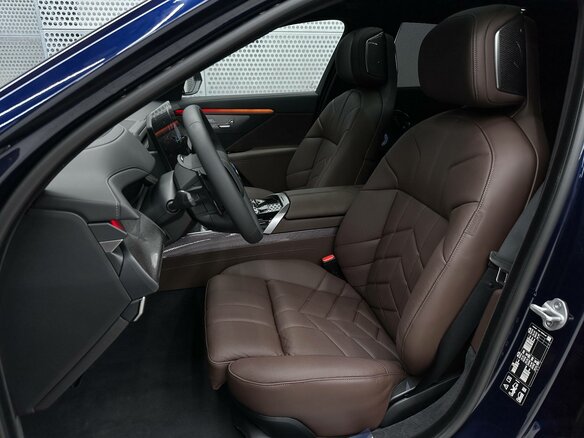 2026 BMW 7 серии 740 xDrive VII (G70) Рестайлинг, синий, 26500000 рублей - вид 11