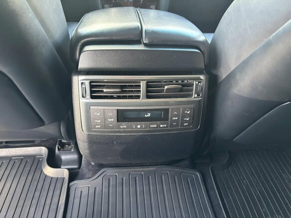 2011 Lexus LX 570 III, серебристый, 2970000 рублей - вид 29