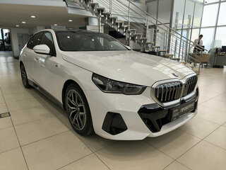 2024 BMW 5 серии 523d xDrive VIII (G60/G61/G68), белый, 7700000 рублей, вид 3
