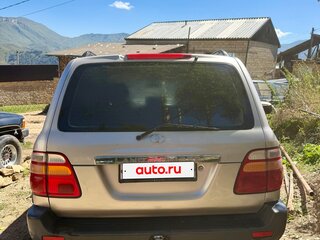 2001 Toyota Land Cruiser 105 100 Series, серебристый, 1900000 рублей, вид 3