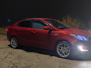 2013 Kia Rio 5-speed III, красный, 780000 рублей, вид 3