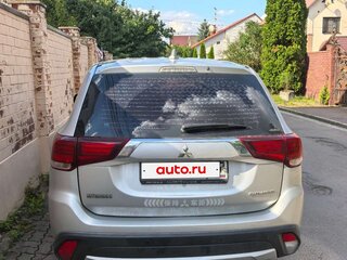 2018 Mitsubishi Outlander III Рестайлинг 2, серебристый, 1700000 рублей, вид 2