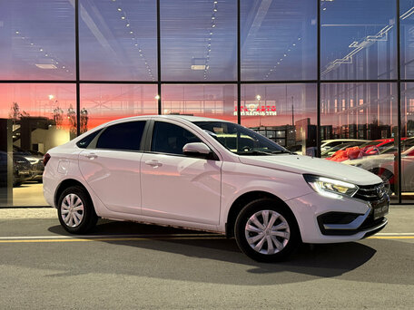 2024 Lada (ВАЗ) Vesta I Рестайлинг (NG), белый, 1299000 рублей, вид 2