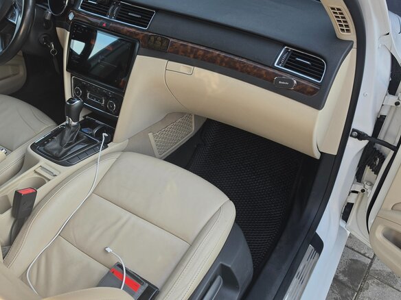 2013 Skoda Superb DSG II Рестайлинг, белый, 1100000 рублей - вид 12