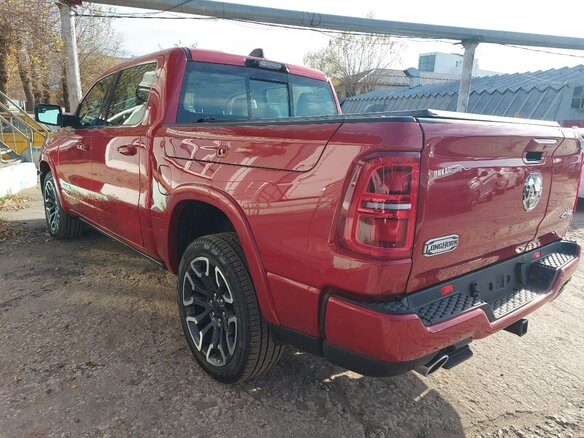 2026 Ram 1500 Crew Cab V Рестайлинг, красный, 10475000 рублей - вид 2