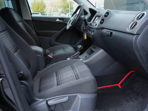 2016 Volkswagen Tiguan I Рестайлинг, чёрный, 1390000 рублей - вид 16