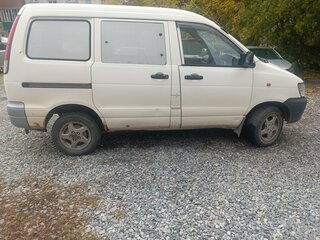 2000 Toyota Town Ace Noah III, белый, 490000 рублей, вид 4
