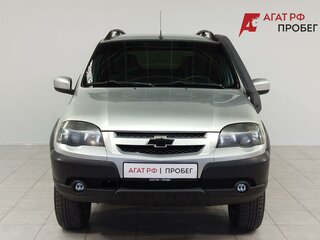 2017 Chevrolet Niva I Рестайлинг, серебристый, 841000 рублей, вид 2