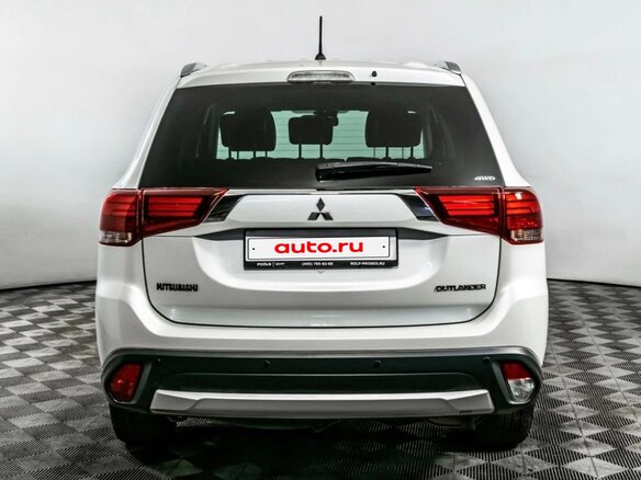 2016 Mitsubishi Outlander III Рестайлинг 2, белый - вид 3