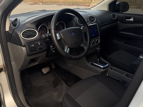 2011 Ford Focus II Рестайлинг, серебристый, 650000 рублей - вид 5