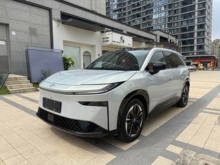 2025 Toyota bZ3X 50 kWh, серебристый, 2090401 рублей, вид 2