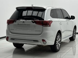 2022 Mitsubishi Outlander III Рестайлинг 3, белый, 1850000 рублей, вид 4