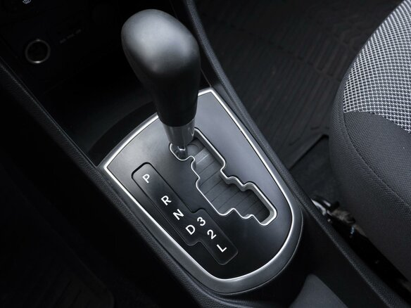 2013 Hyundai Solaris I, серый, 859000 рублей - вид 8
