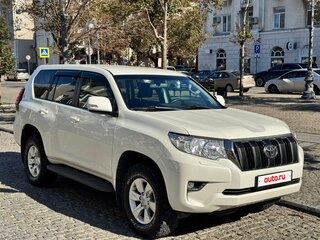 2018 Toyota Land Cruiser Prado 150 Series Рестайлинг 2, белый, 3880000 рублей, вид 1