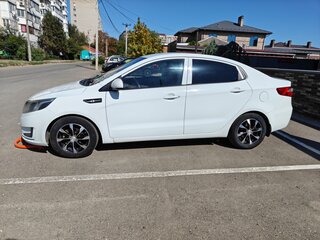 2013 Kia Rio III, белый, 650000 рублей, вид 5