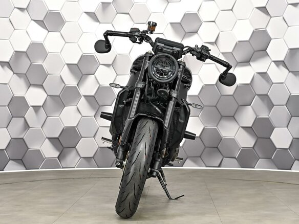 2025 Yamaha XSR900, чёрный, 1399000 рублей - вид 4