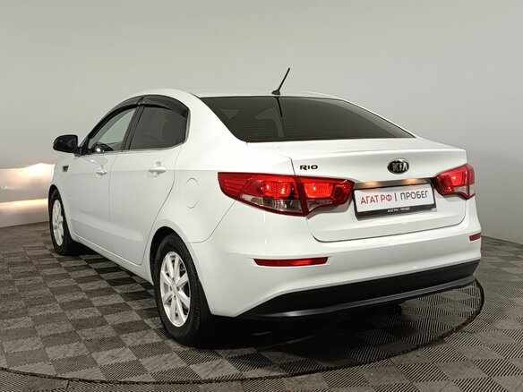 2015 Kia Rio 6-speed III, белый - вид 4