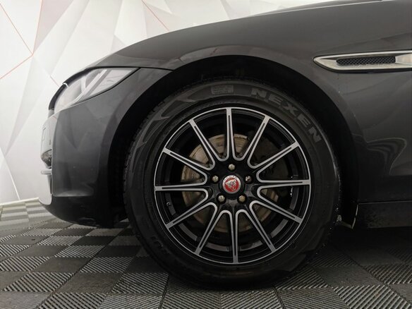 2017 Jaguar XE I, чёрный, 1595000 рублей - вид 8