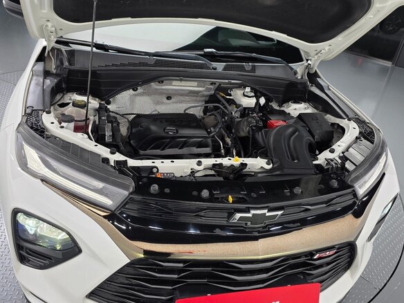 2022 Chevrolet TrailBlazer III, белый, 2050000 рублей - вид 5