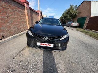 2020 Toyota Camry VIII (XV70), чёрный, 2000000 рублей, вид 3
