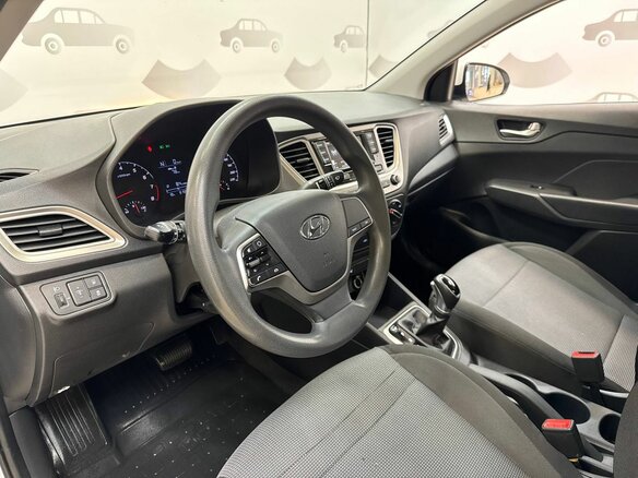 2021 Hyundai Solaris II Рестайлинг, белый, 1560000 рублей - вид 8