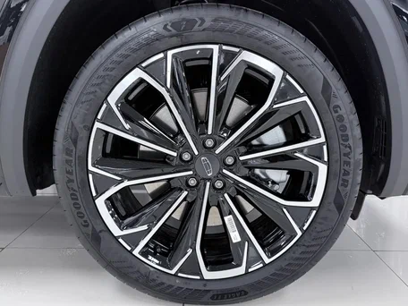 2026 Geely Monjaro (Xingyue L) I Рестайлинг 2 (China Market), чёрный, 3999000 рублей, вид 4