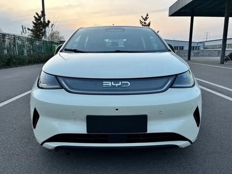 2026 BYD Dolphin 45.12 kWh I Рестайлинг, белый, 1650000 рублей, вид 2