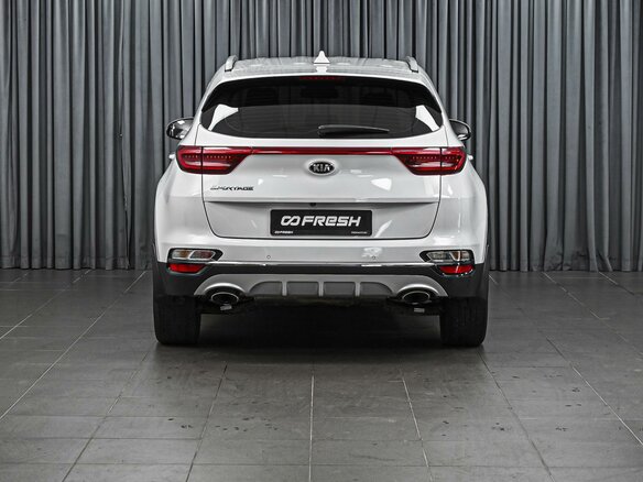 2018 Kia Sportage IV Рестайлинг, белый, 2439000 рублей - вид 3