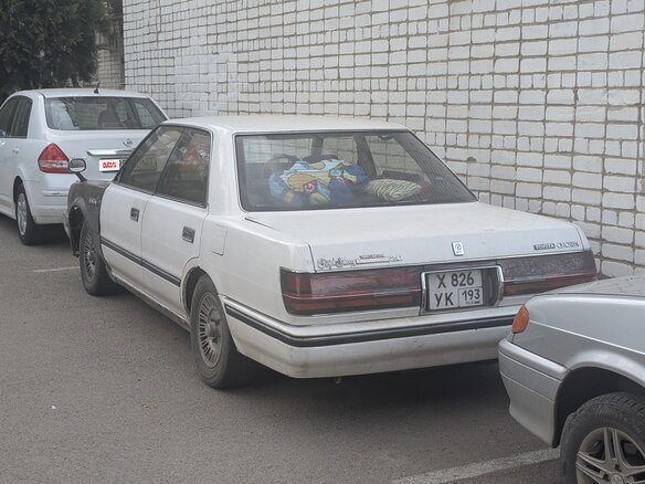 1989 Toyota Crown VIII (S130), белый, 325000 рублей - вид 1
