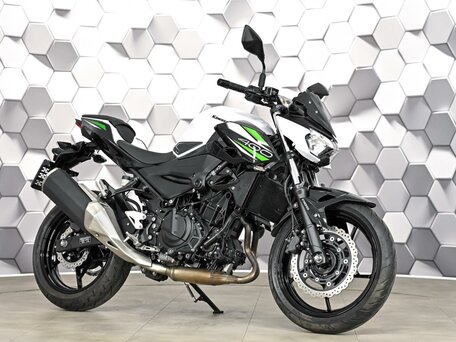 2025 Kawasaki Z 400, белый, 725000 рублей, вид 1