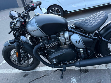 2020 Triumph Bonneville Bobber, серебристый, 1450000 рублей, вид 1