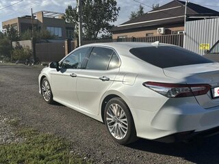 2021 Toyota Camry VIII (XV70), белый, 3350000 рублей, вид 2