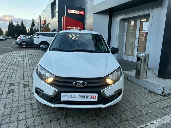 2024 Lada (ВАЗ) Granta I Рестайлинг, белый, 698750 рублей - вид 1