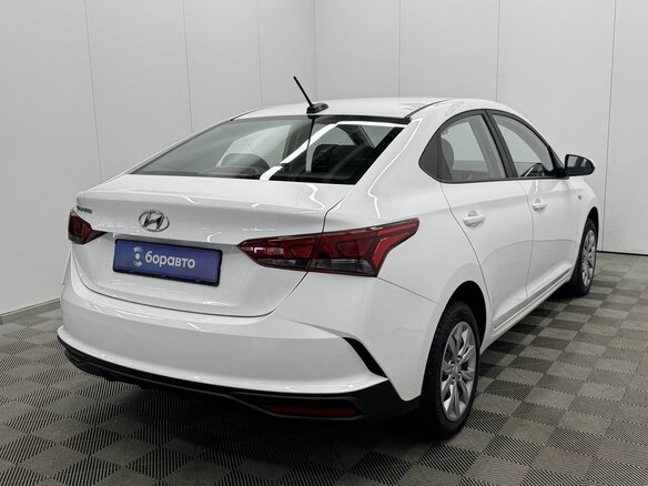 2022 Hyundai Solaris II Рестайлинг, белый, 1540000 рублей - вид 4