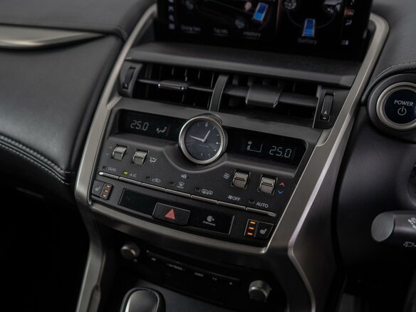 2019 Lexus NX 300h I Рестайлинг, белый, 3499000 рублей - вид 20