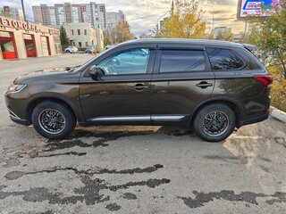 2015 Mitsubishi Outlander III Рестайлинг, коричневый, 1700000 рублей, вид 3