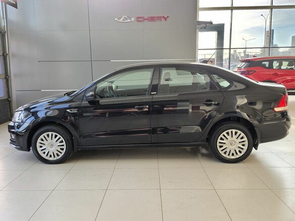 2017 Volkswagen Polo V Рестайлинг, чёрный, 899000 рублей - вид 6