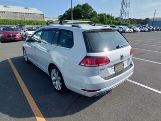 2017 Volkswagen Golf VII Рестайлинг, белый, 1550000 рублей, вид 3