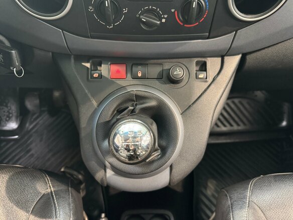 2013 Peugeot Partner II Рестайлинг, серебристый, 795000 рублей - вид 25