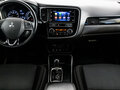 2020 Mitsubishi Outlander III Рестайлинг 3, белый, 1949000 рублей - вид 11
